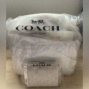 NWT COACH COURIER
CARRYALL 23 SET